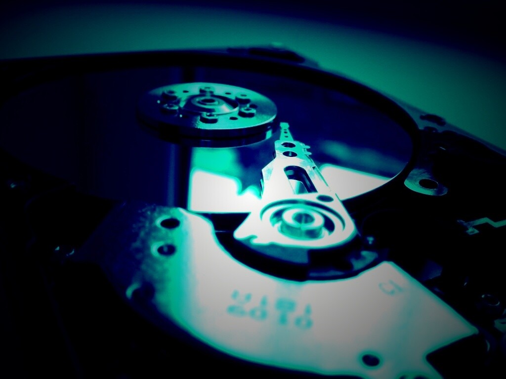 Разобранный жесткий диск обои