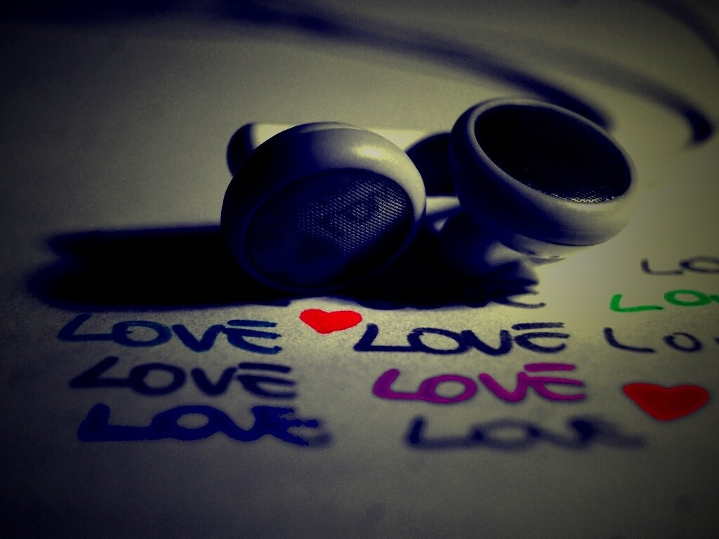 Наушники и любовь обои