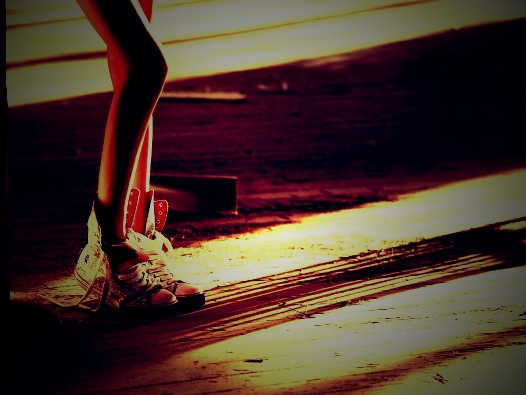 Ножки в кедах обои