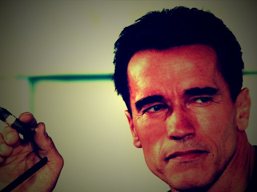 Арнольд Шварцнеггер с сигарой обои