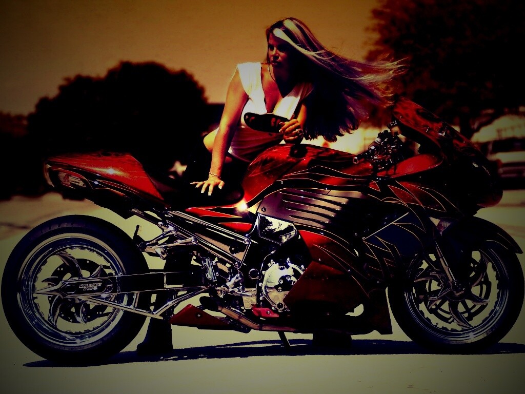 Девушка и байк обои