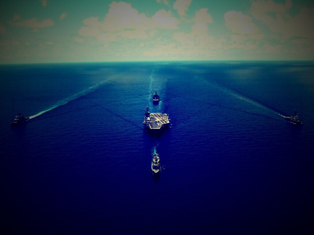 Авианосец с эскортом обои