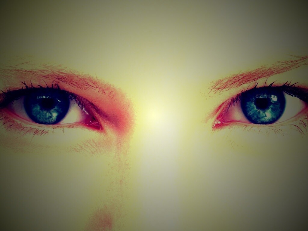 Она смотрит на тебя обои