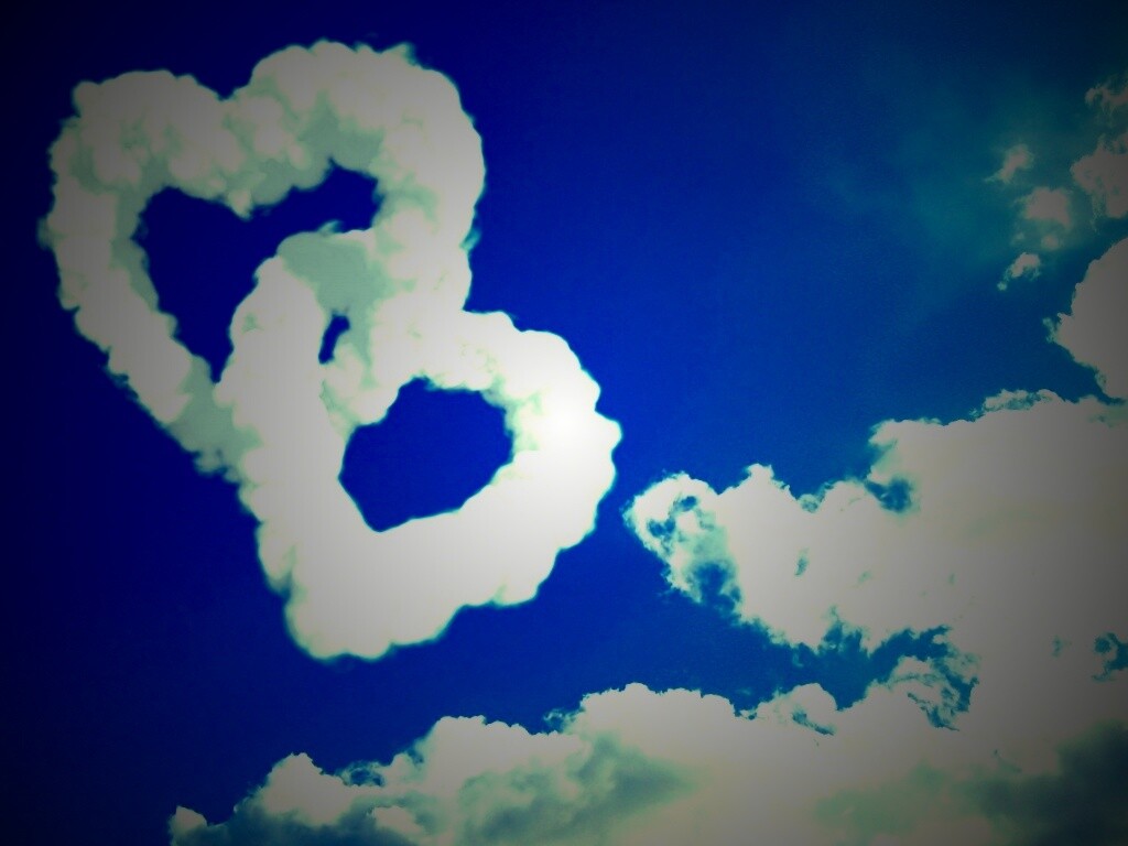 Облака в виде сердца обои