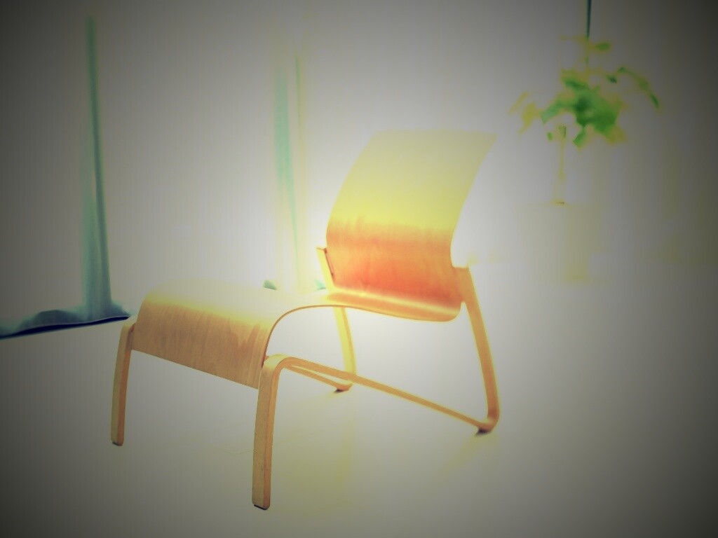 Деревянный стул обои