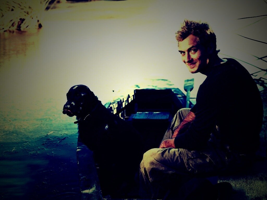 Джуд Лоу на лодке обои