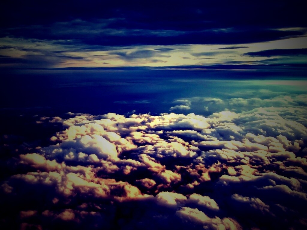 Полет над облаками обои