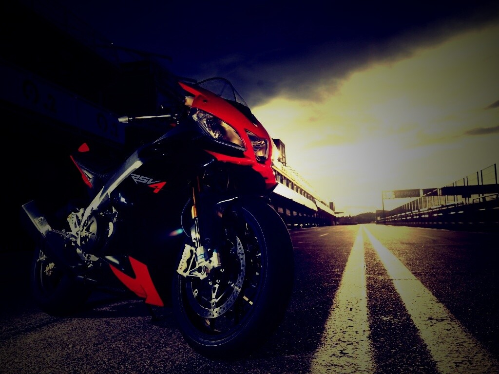 Априлия РСВ4 обои