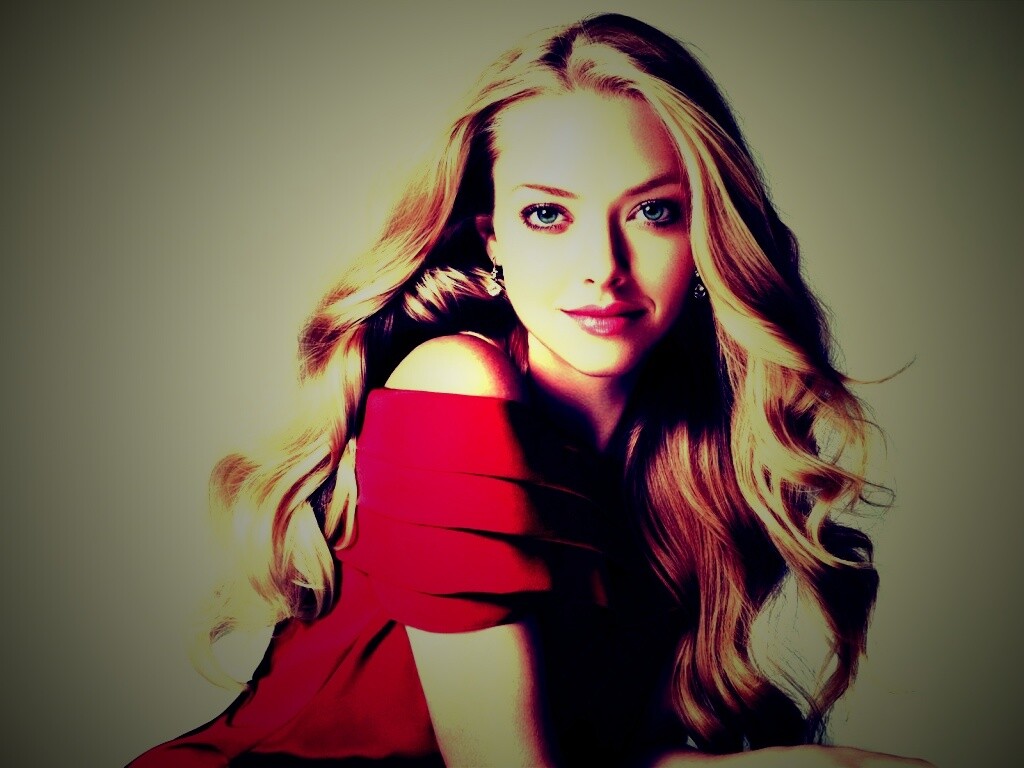 Красавица Аманда Сэйфрид обои
