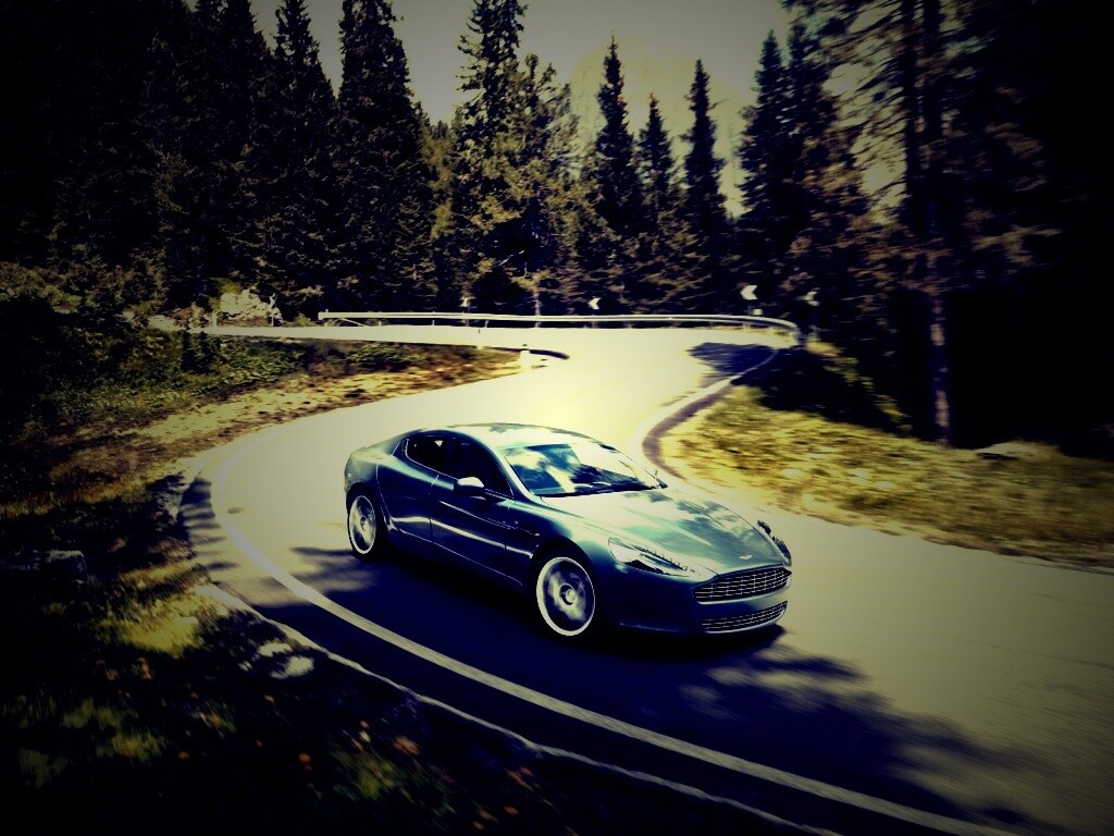 Астон мартин на лесной дороге обои