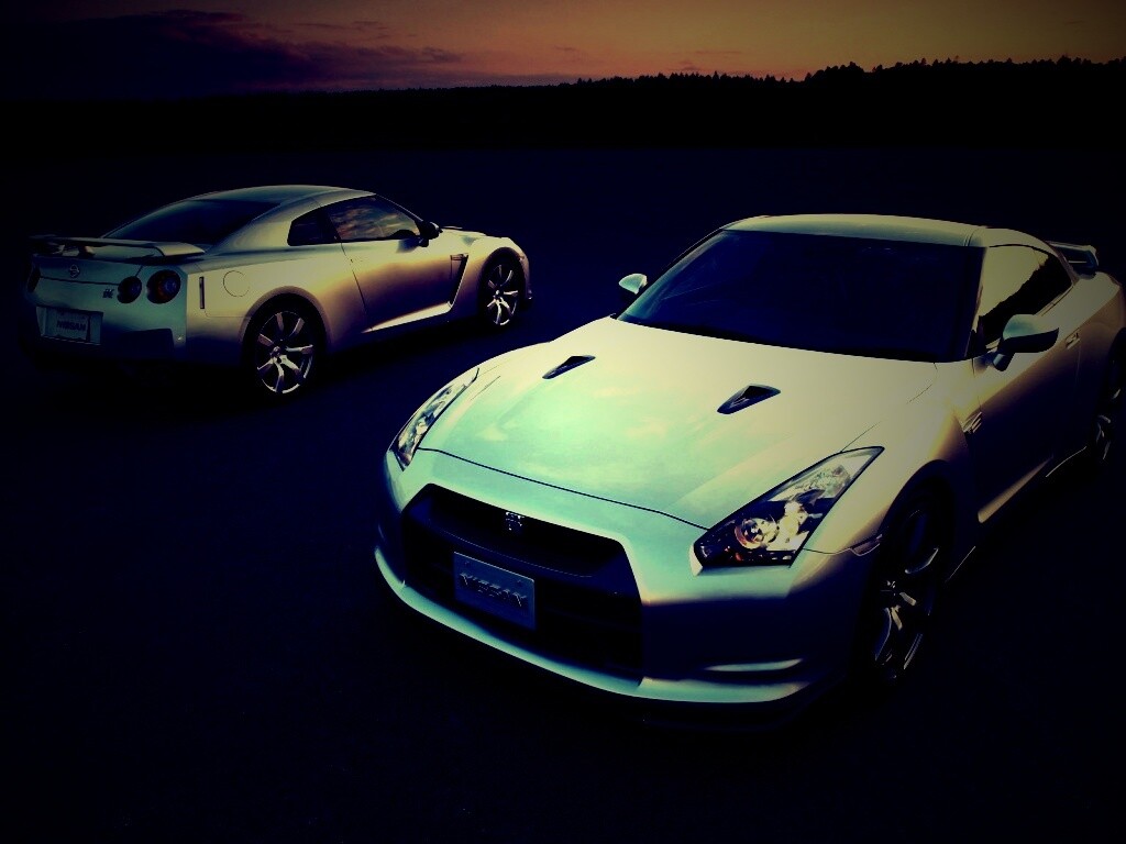 Nissan с двух ракурсов обои