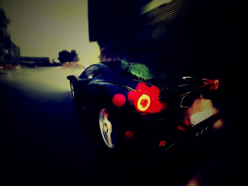 Ferrari под дождем обои