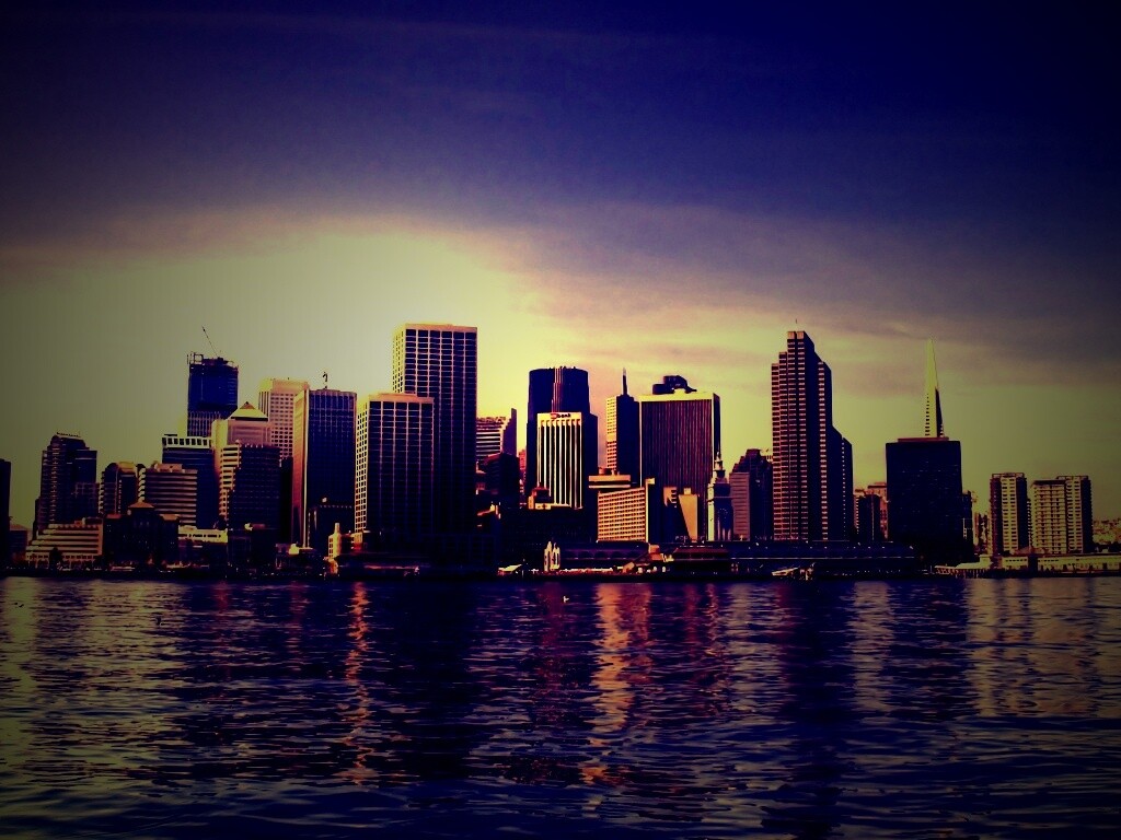 Небоскребы на береговой линии обои