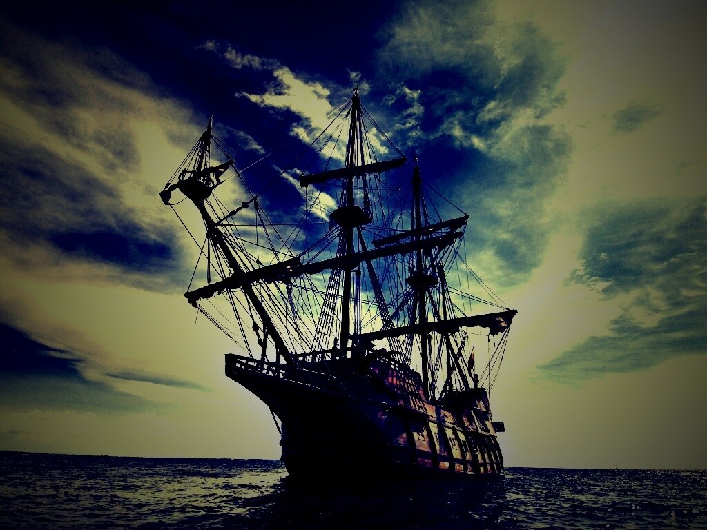 Галеон в море обои