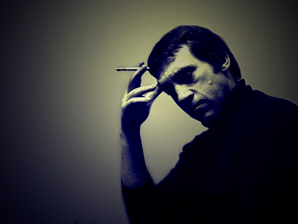 Владимир Высоцкий с сигаретой в руке обои