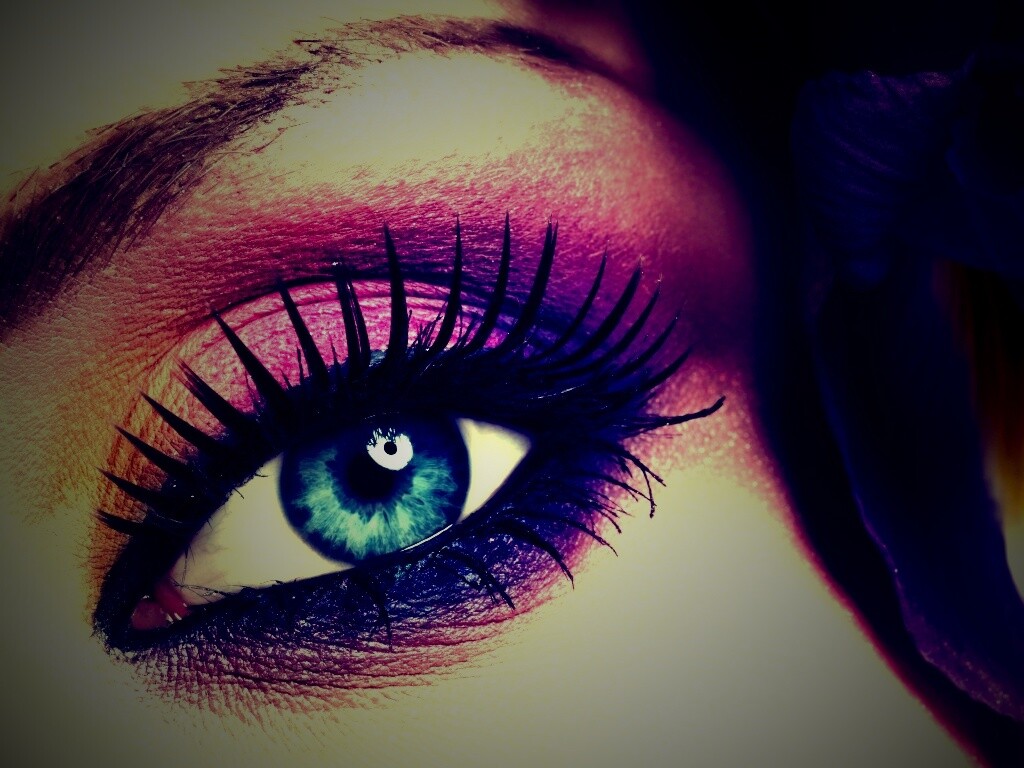 Макияж и цветок обои