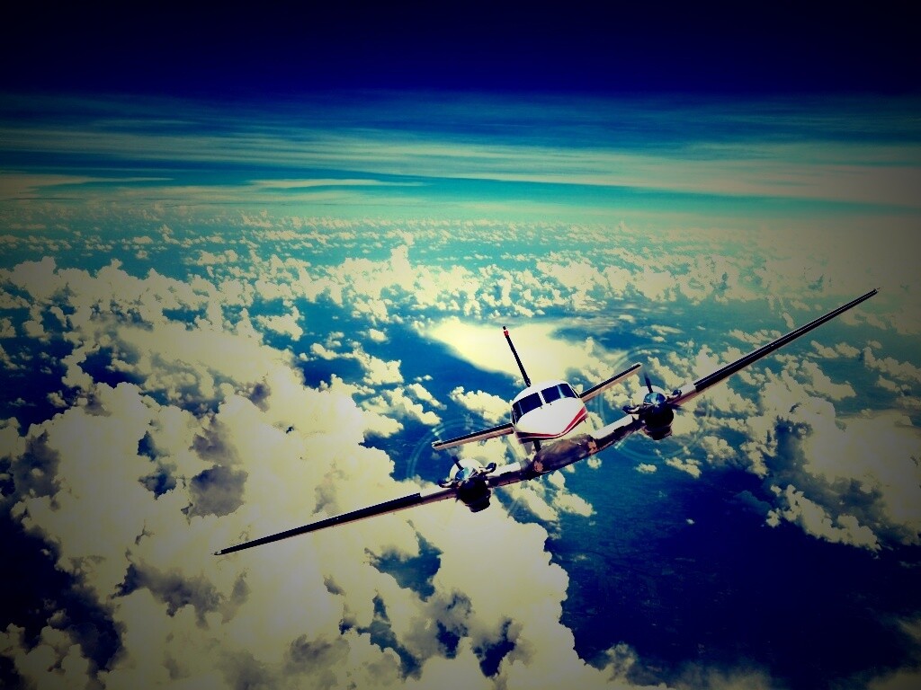 Самолет над облаками обои