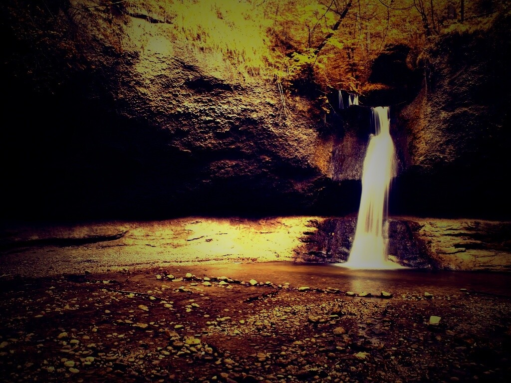 Водопад в Швейцарии обои