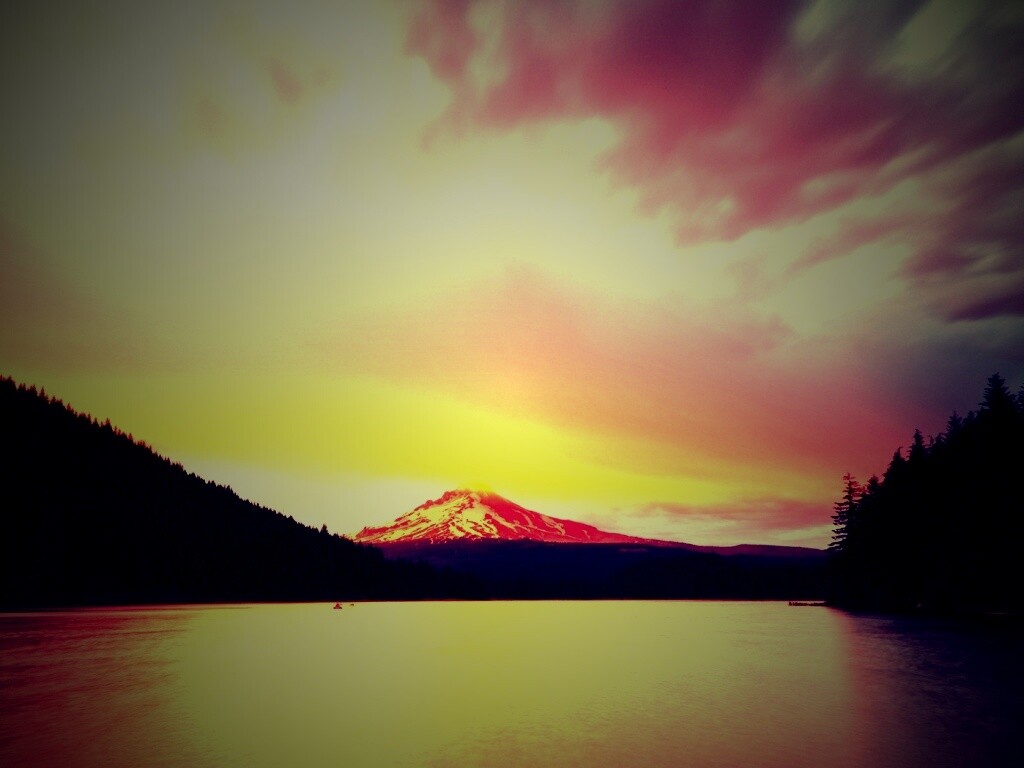 Закат над горой обои