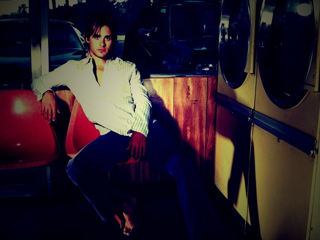 Джаред  Лето на стуле обои