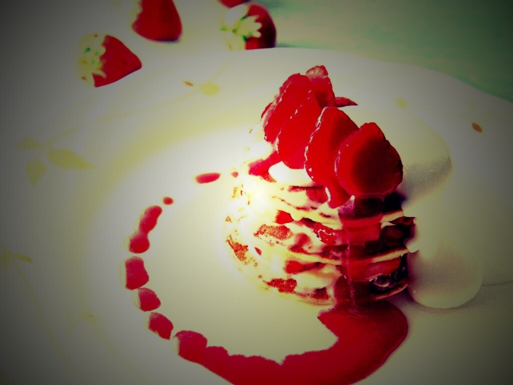 Блинчики с клубникой обои