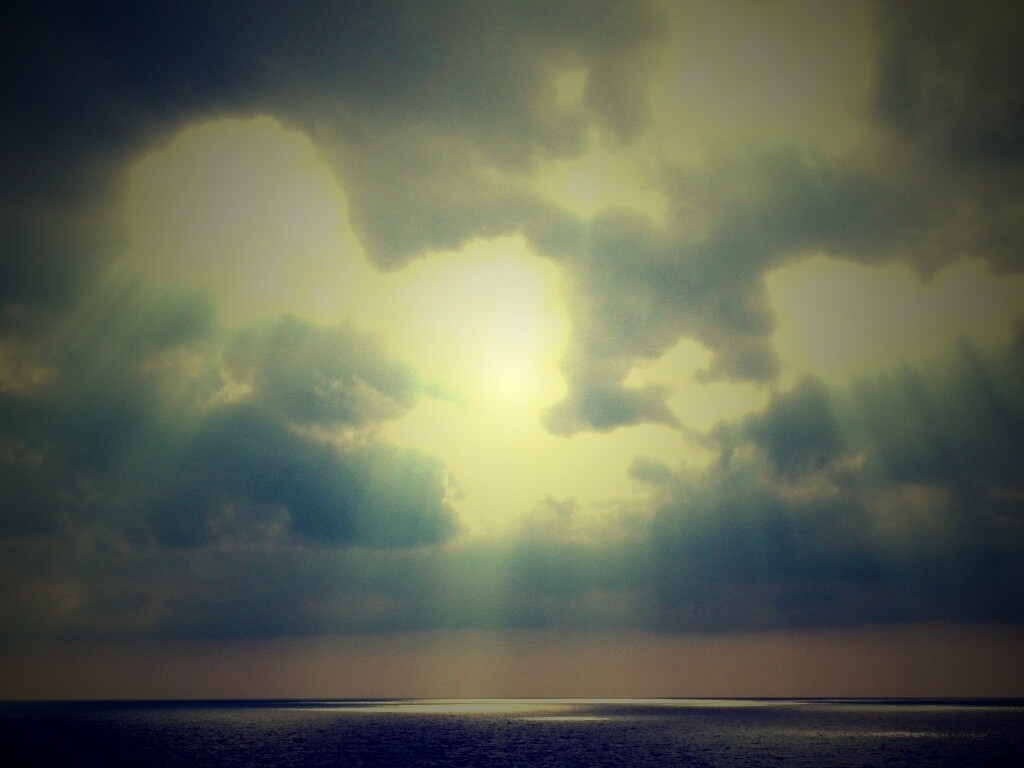 Свет на воде обои