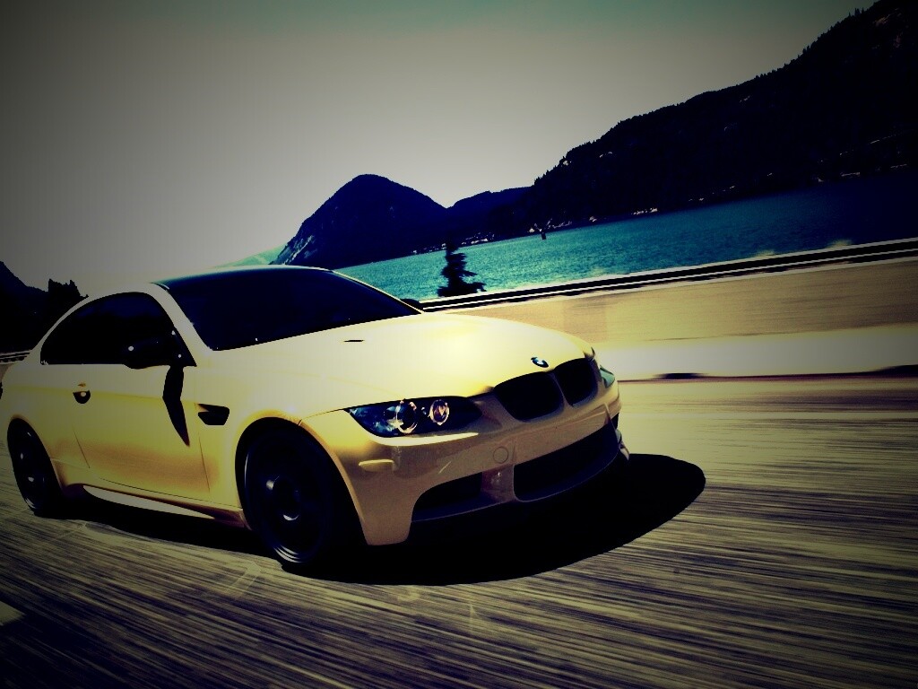 Желтый BMW обои