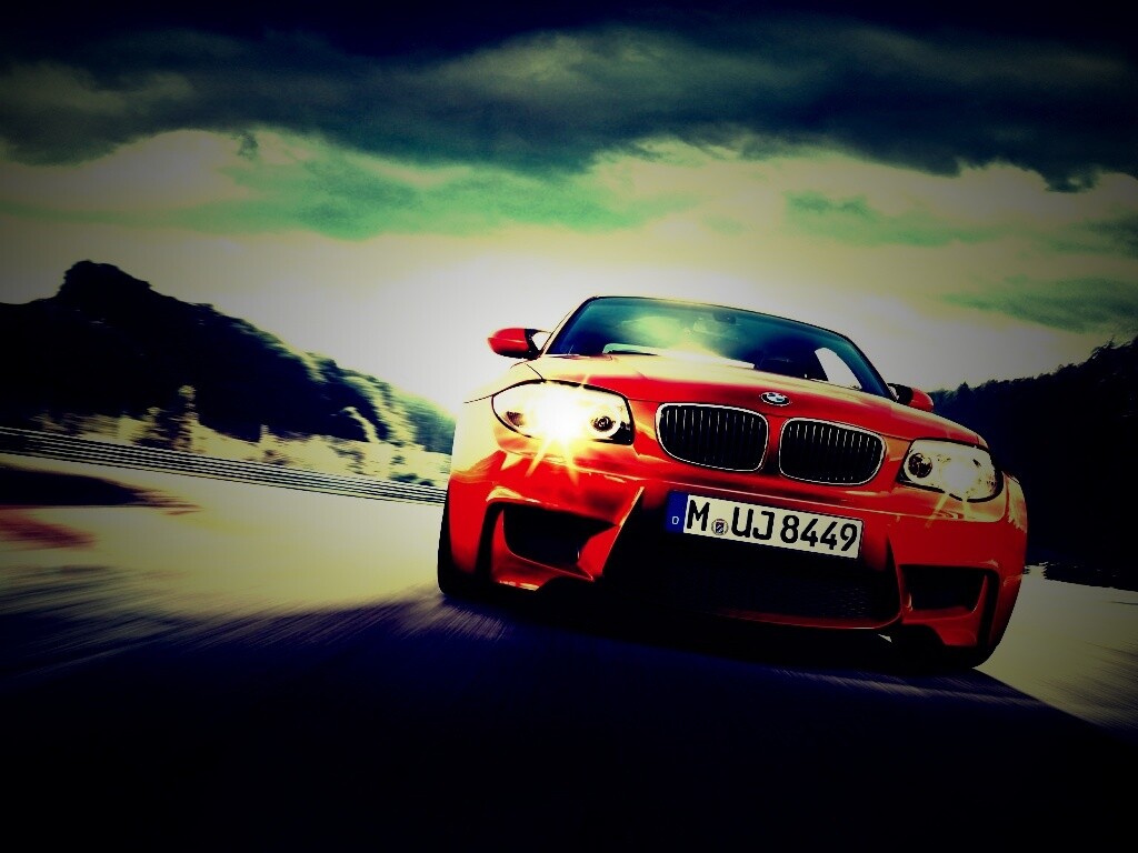 Оранжевый BMW M1 Coupe на треке обои