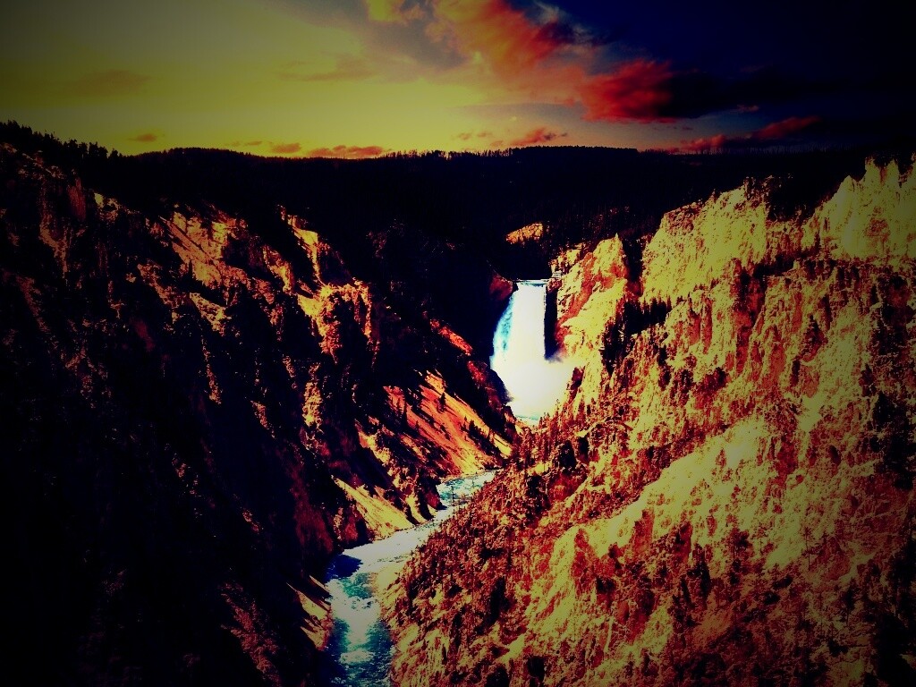 Водопад в скалистой местности обои