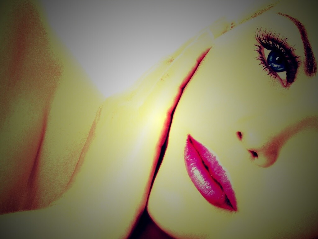 Взгляд из под ресниц обои