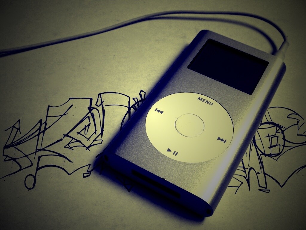 iPod на лиске с граффити обои