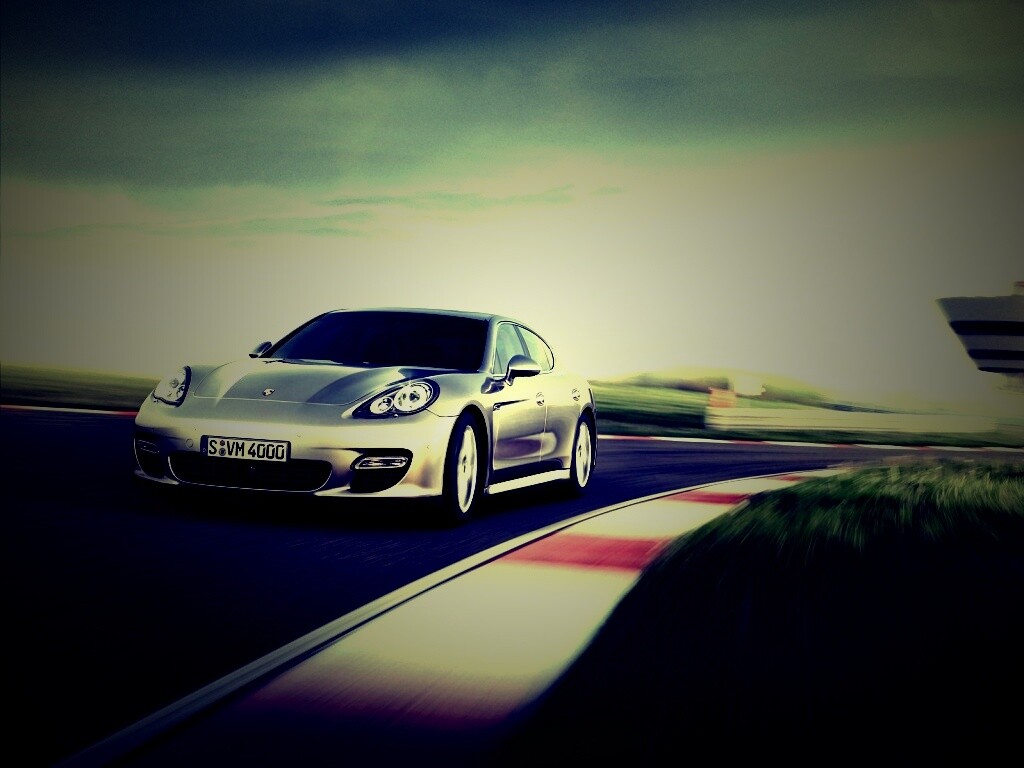 Автомобиль на треке обои