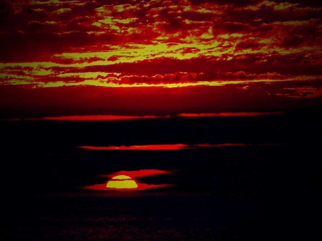 Закат в море обои