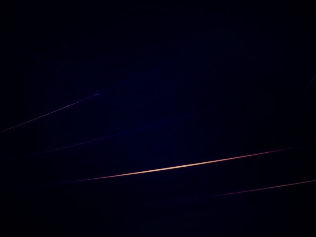 Лучи света на бронзовом фоне обои