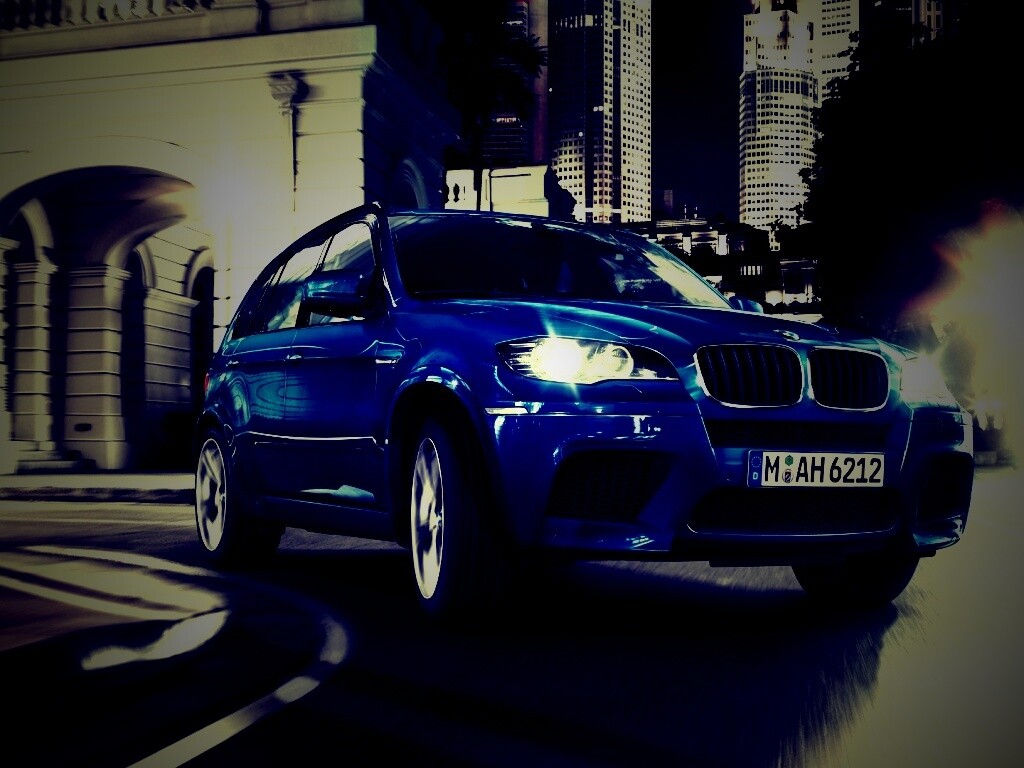 Синий кроссовер BMW обои