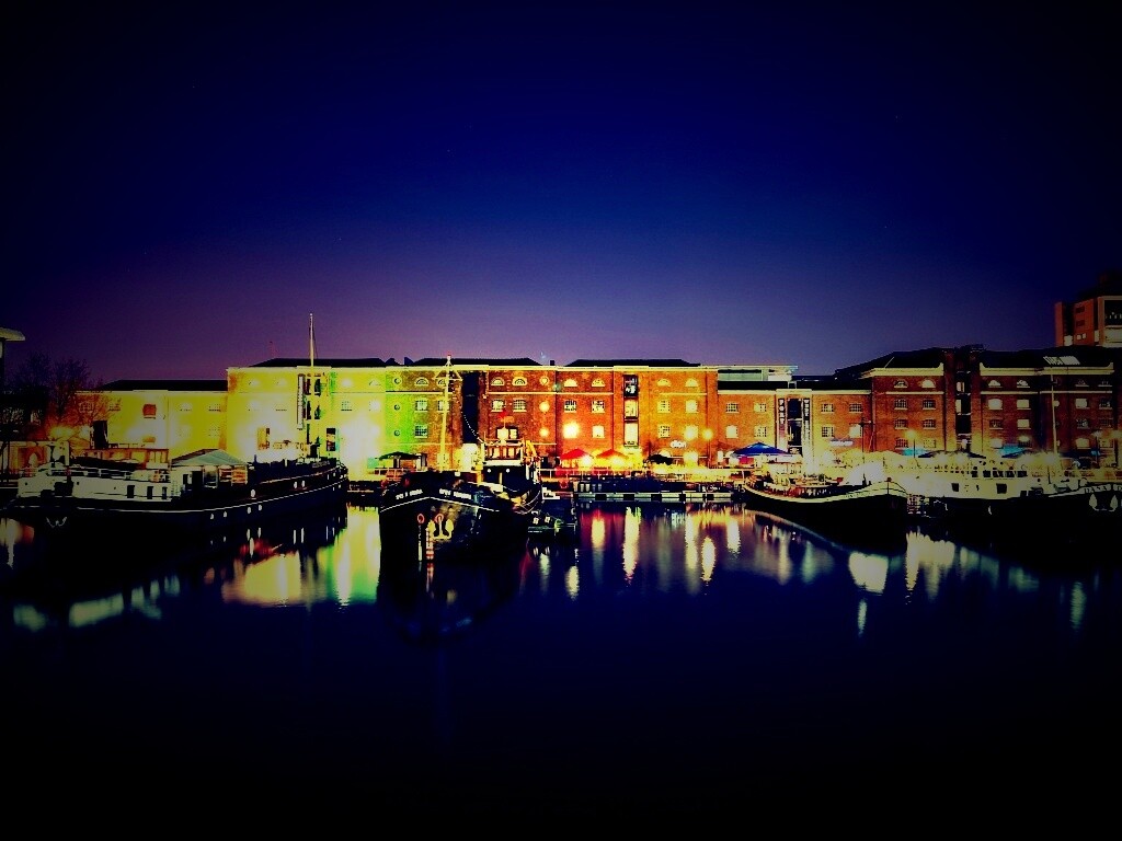 Корабли на спокойной воде обои