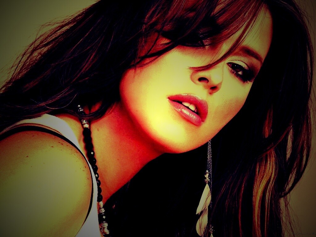 Брюнетка обои