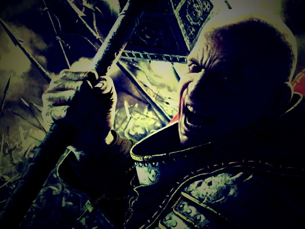 Воин с боевым молотом обои