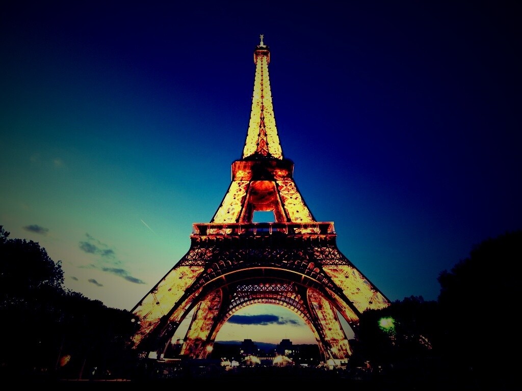 Светящаяся эйфелева башня обои