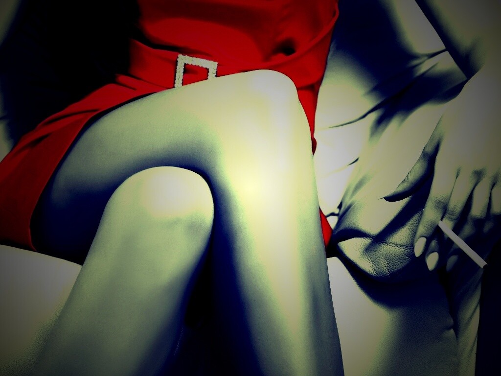 Ножки, платье и сигарета обои