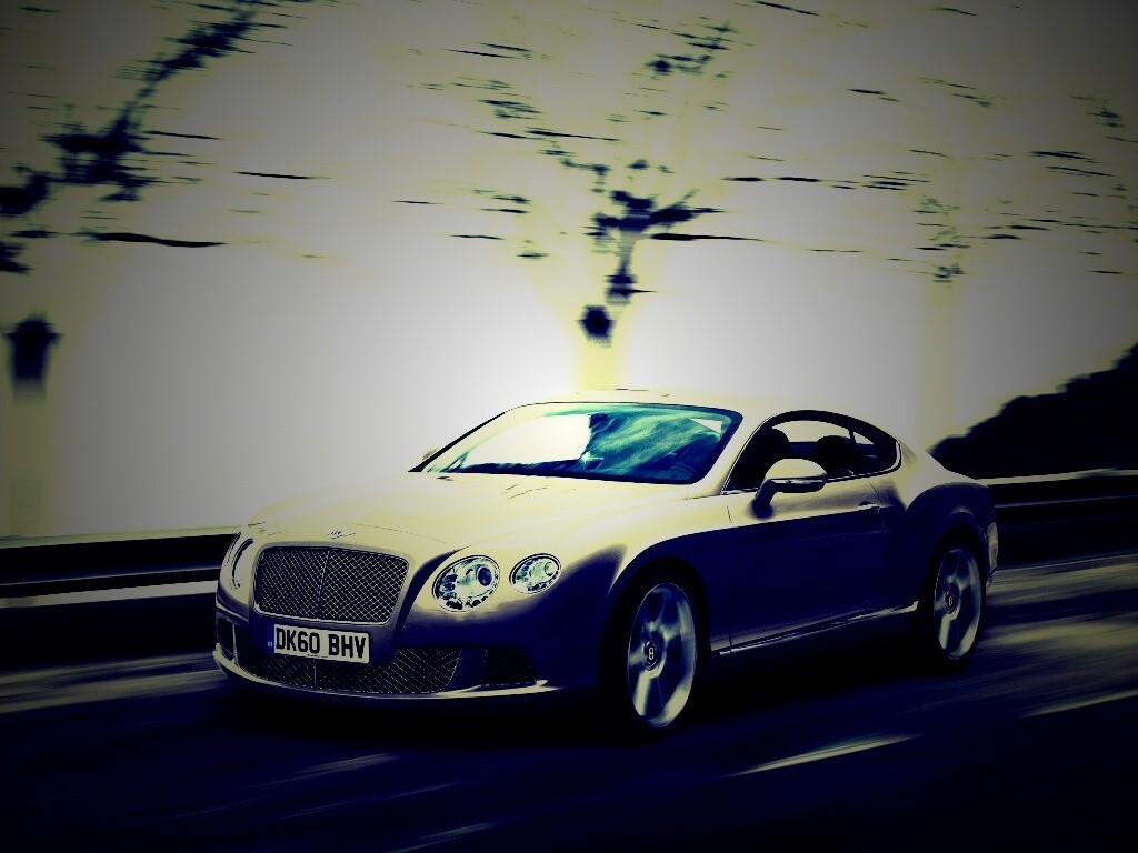 Bentley седан обои