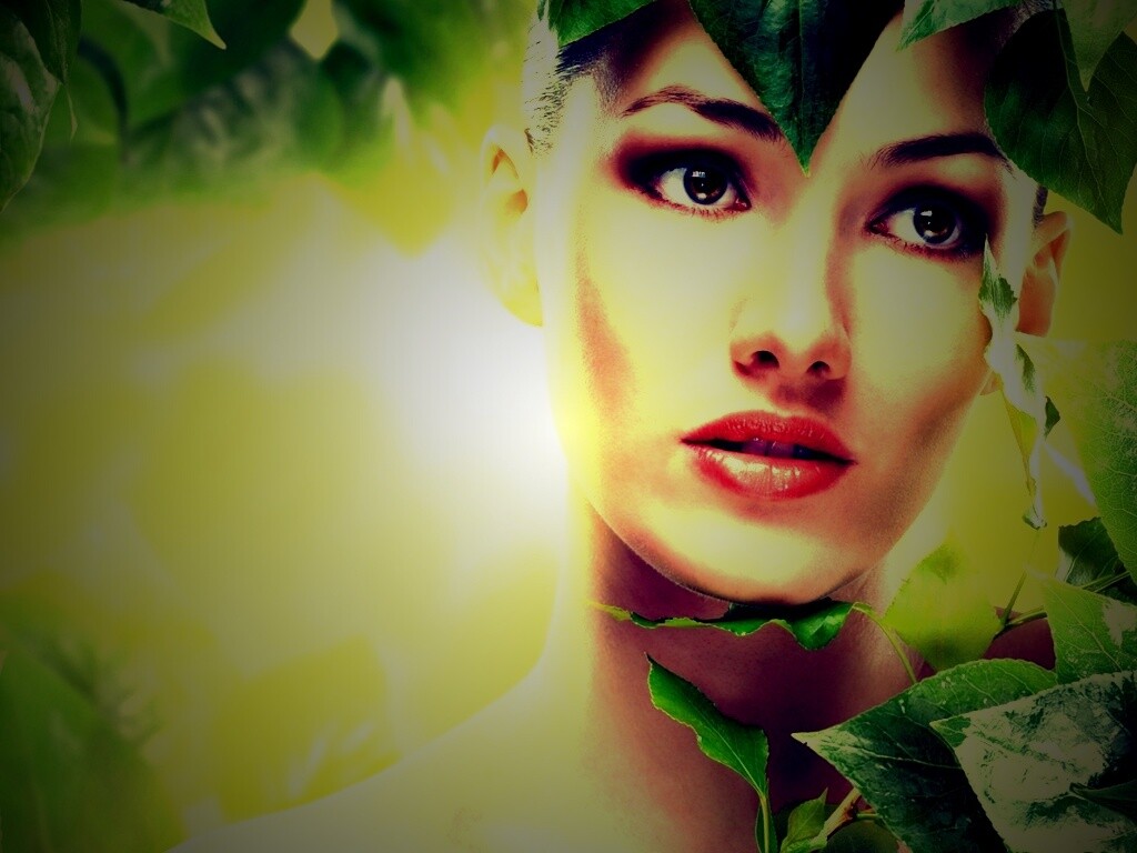Девушка с зелеными листьями обои