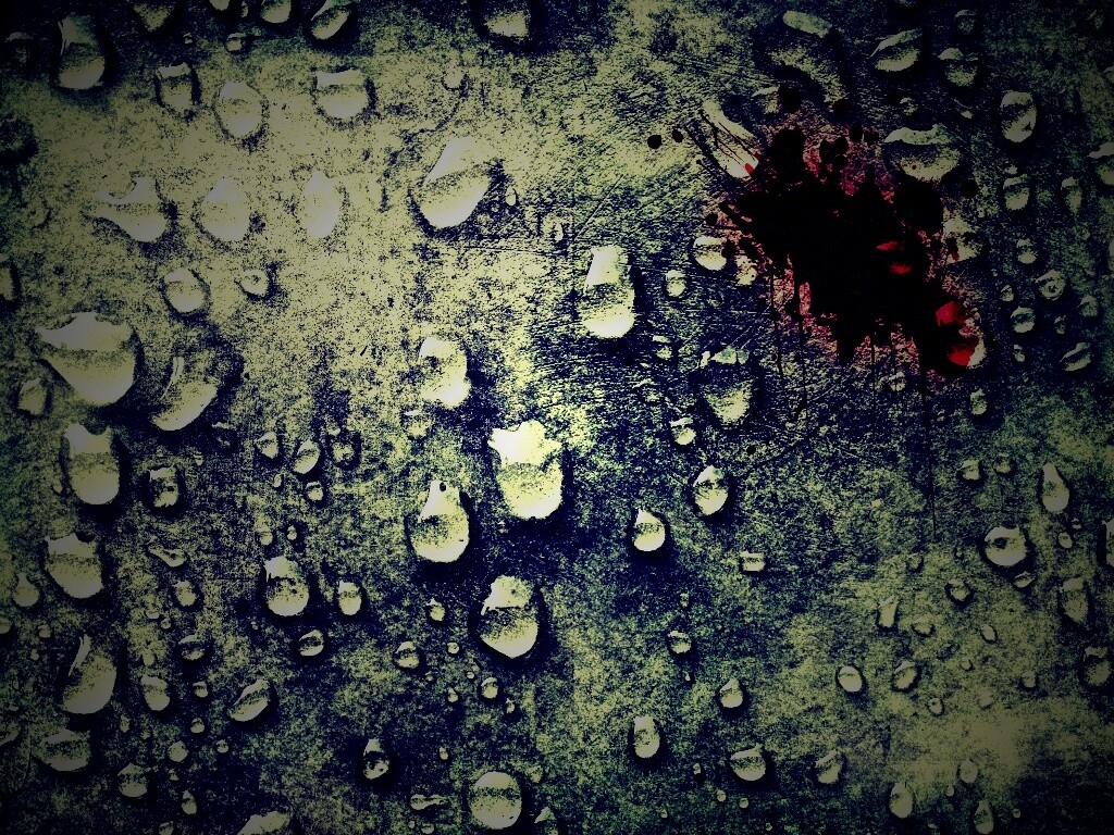 Кровавое пятно и капли воды обои