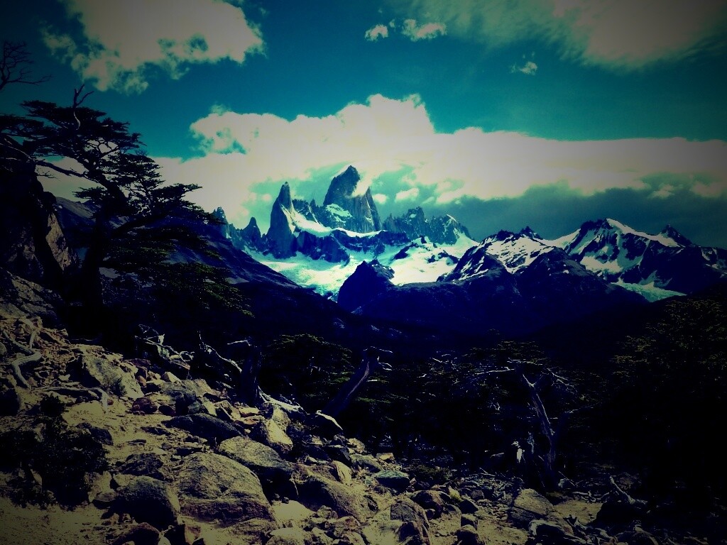 Далекие горные вершины обои