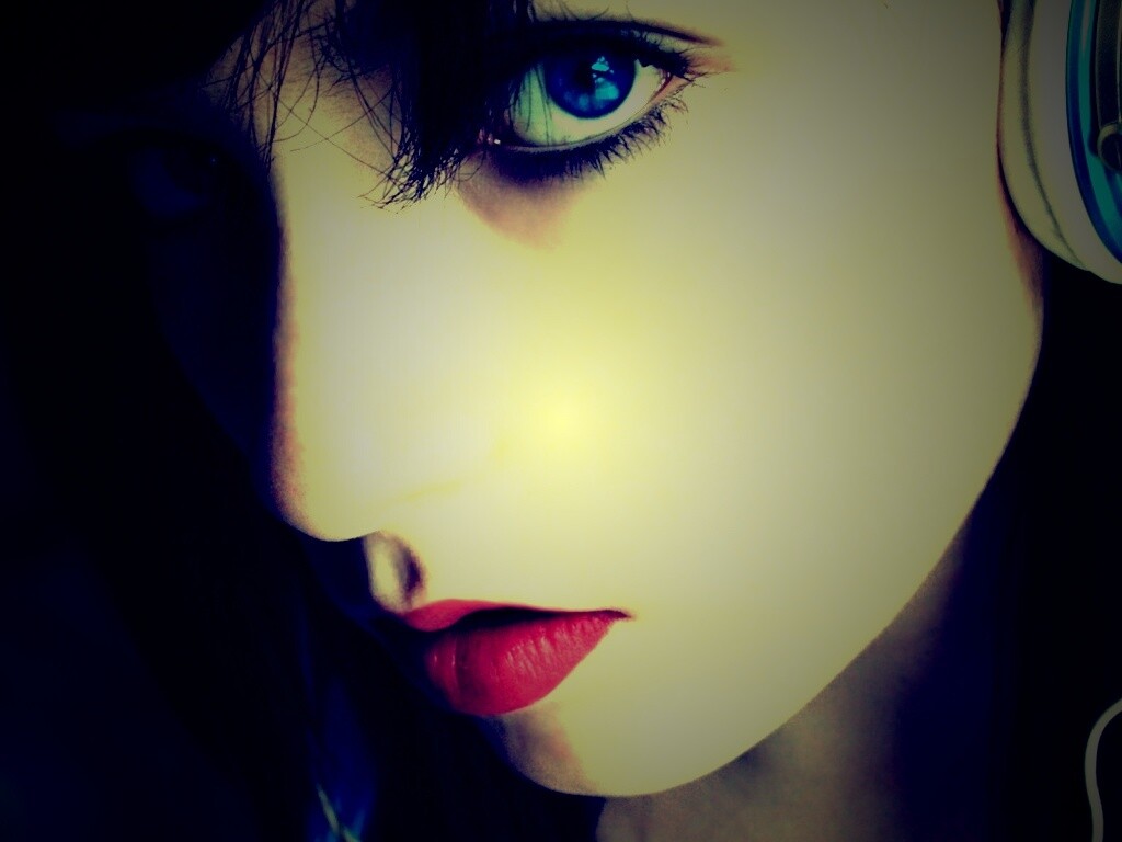 Наушники и девушка обои