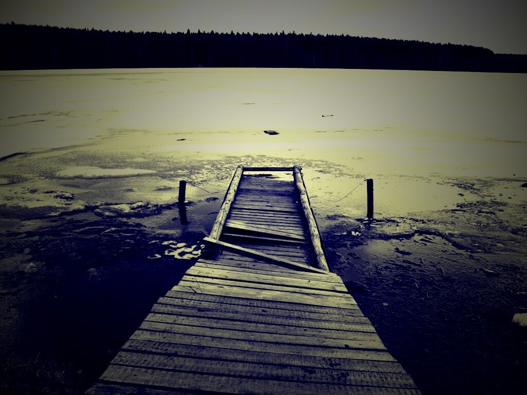 Пирс на замерзшем озере обои