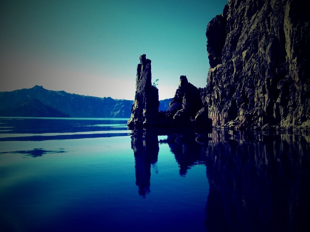 Скалистый берег обои