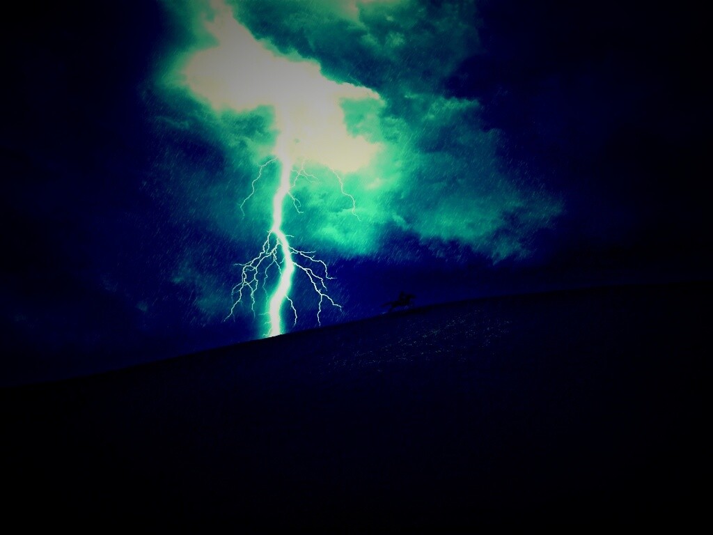 Всадник в буре обои