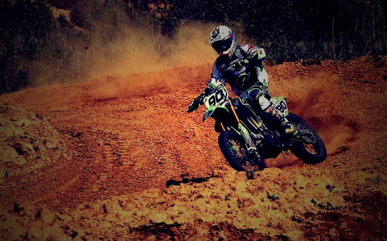 На мототреке обои