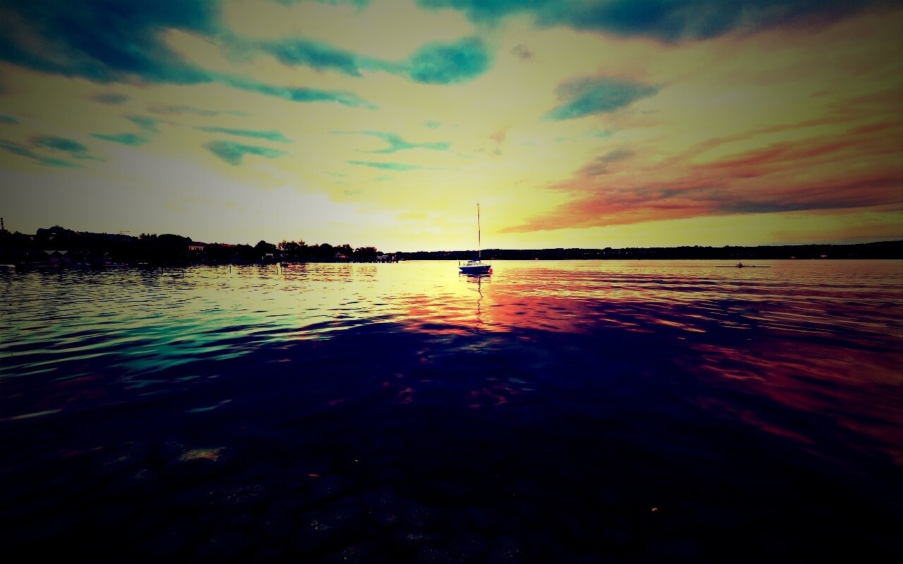 Яхта на озере обои